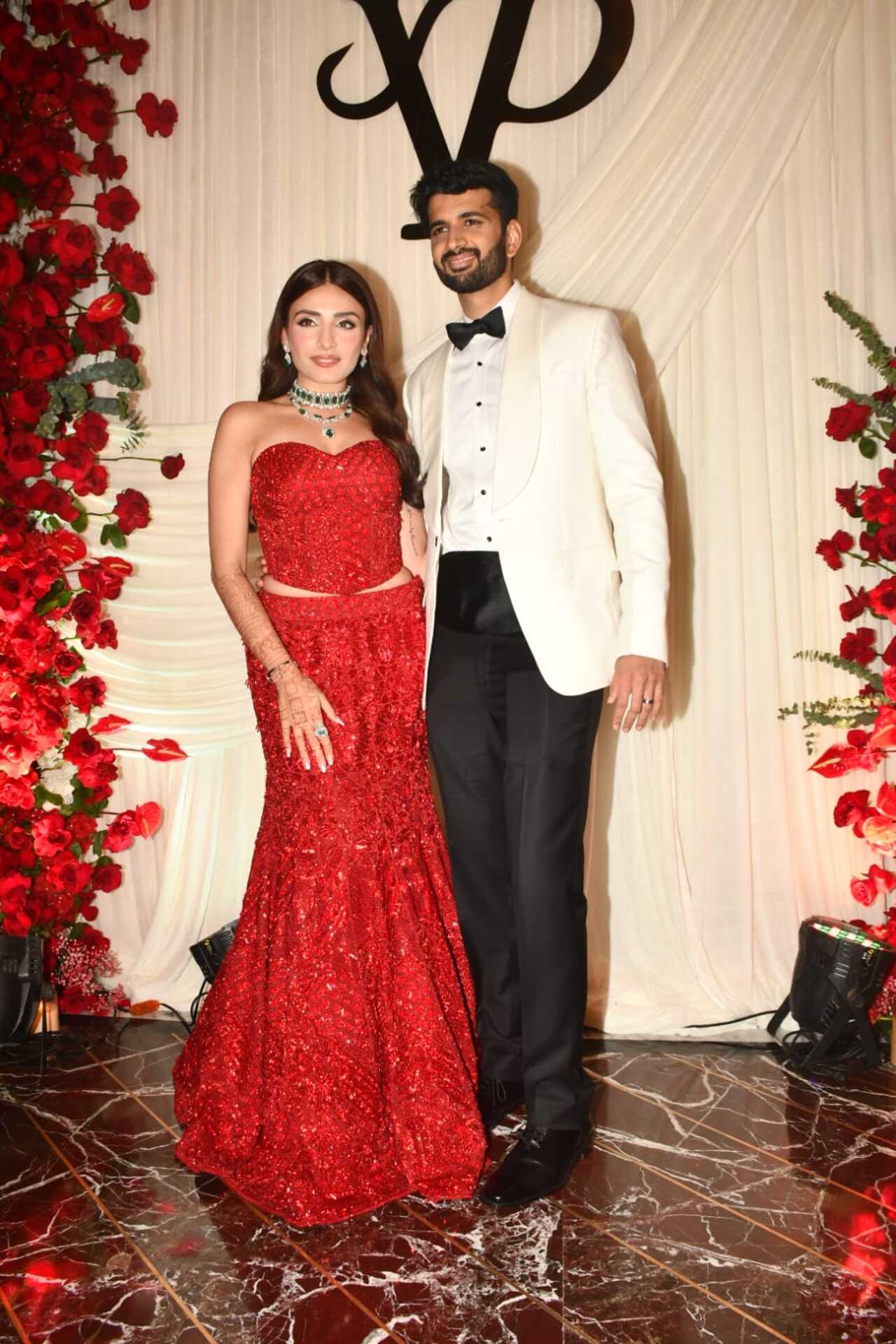 <p>Singer Prakriti Kakar got hitched with entrepreneur Vijay Anand in an intimate ceremony at Fort Barwara in Rajasthan. The couple hosted a grand reception which was attended by several celebs.</p>
